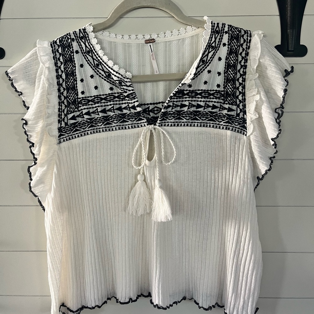 Free People Black & White Ruffle Sleeve Top Western Bohemian Festival - Small